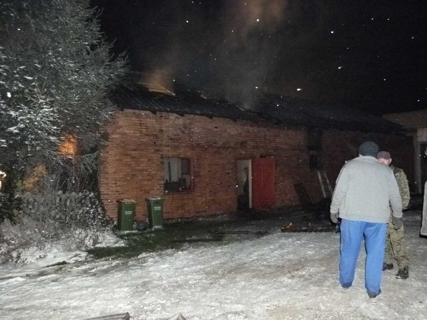 Pożar obory w Ożarowie udało się ugasić, ale zginęły zwierzęta