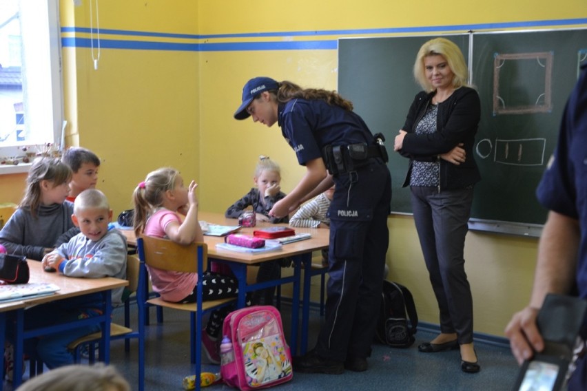 Suchy Dąb: Policjanci z wizytą w szkole [ZDJĘCIA]