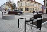 Pierwszy woonerf w centrum Tarnowa prawie gotowy! Są ławeczki, stojaki na rowery i betonowa donica. Brakuje jednak zieleni. WIDEO i zdjęcia!