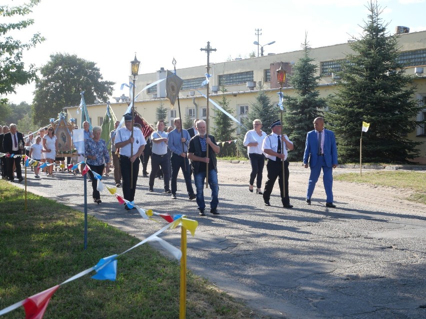 Peregrynacja obrazu Matki Boskiej Częstochowskiej w Lechlinie pod Skokami. Uroczyście powitano wizerunek Czarnej Madonny