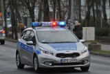 Wypadek na ul. Borowskiej. Bus wjechał w przystanek pod szpitalem, kierowca uciekł