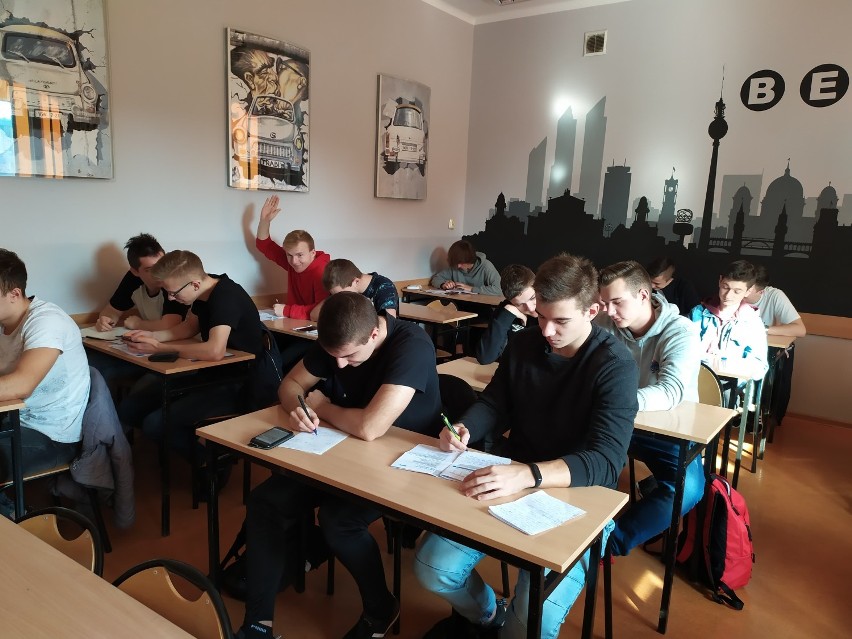 Młodzi informatycy z ZSE-E w Radomsku z zagranicznym stażem. Start projektu