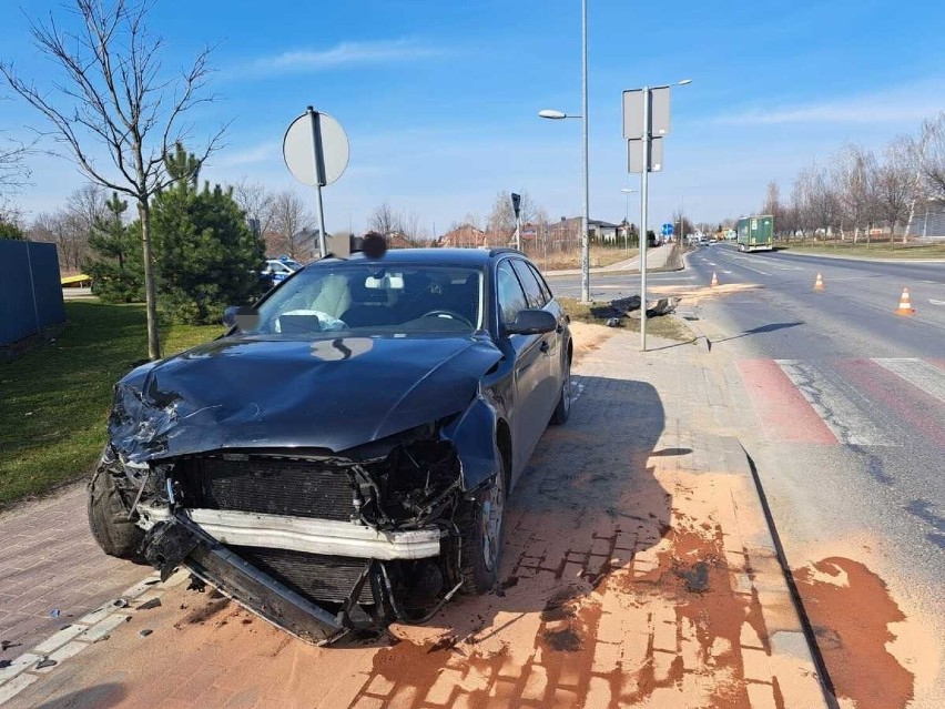 Kolizja na skrzyżowaniu w Wyszkowie, 19.03.2023. Przyczyną wymuszenie pierwszeństwa