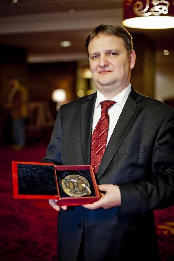 Wiceprezes Zarządu Wojciech Naruć chwilę po otrzymaniu nagrody
