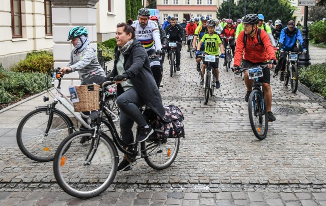 W zeszłym roku o Puchar Rowerowej Stolicy Polski walczyło 20 tysięcy rowerzystów z 23 miast. W tym roku do rywalizacji dołączą nowe miasta - łącznie będzie ich ponad 40! Warto więc zacząć trenować, by we wrześniu wkręcić jak najlepszy wynik