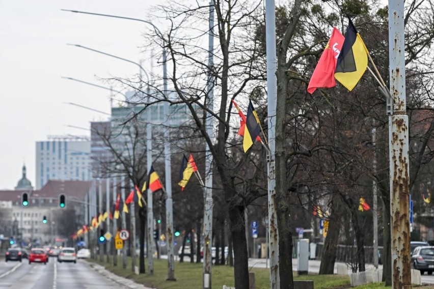 W Gdańsku z okazji Dnia Jedności Kaszubów zawisły kaszubskie...