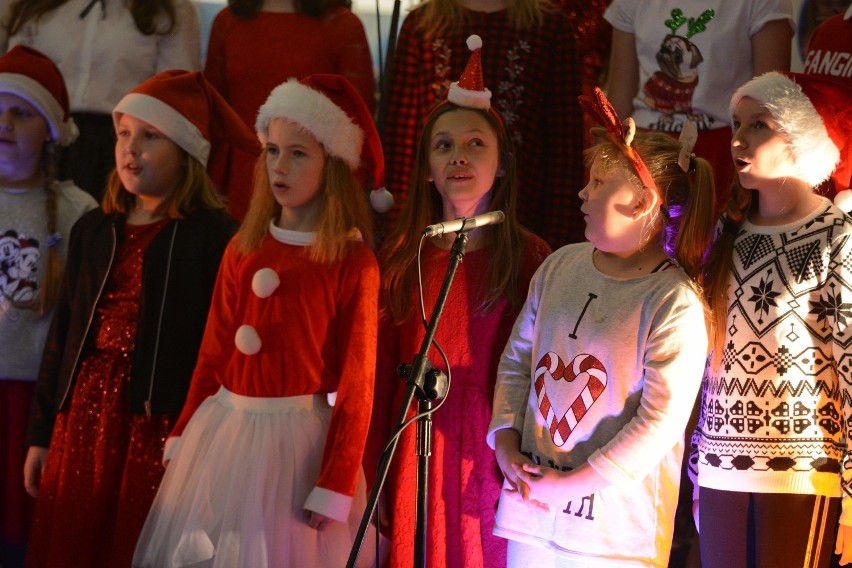 Młodzi artyści w "Alfie" zagrali świąteczny koncert [wideo, zdjęcia]