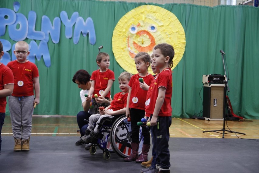 Międzynarodowy Dzień Osób Niepełnosprawnych w szkole na Parcelkach w Krotoszynie [ZDJĘCIA]