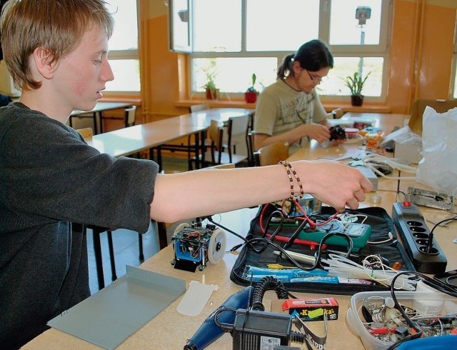 Robota kupuje się w częściach i trzeba go jeszcze złożyć