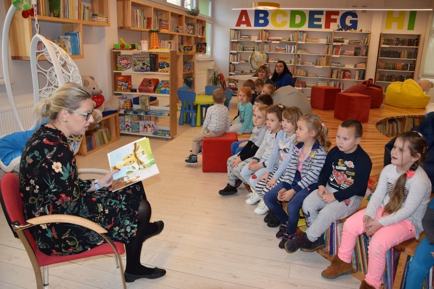 Przedszkolaki z Dobrego z wizytą w bibliotece w Radziejowie [zdjęcia]