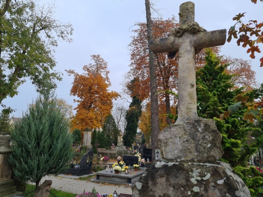 Tak cmentarze w Łęczycy i Topoli Królewskiej wyglądały 1...