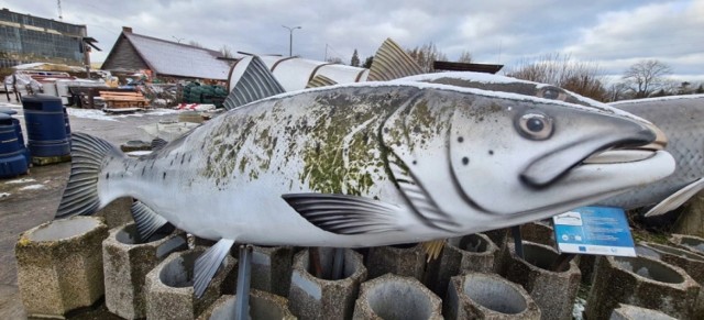Wielkie figury ryb tworzyły do niedawna instalację, prezentującą bogactwo fauny Bałtyku
