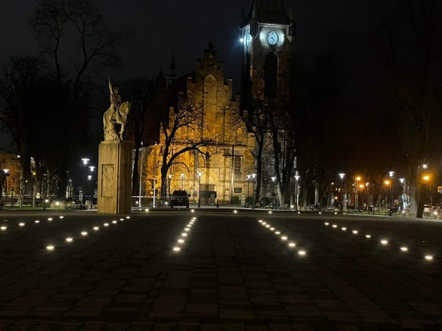 Konecki Rynek bardzo efektywnie prezentuje się szczególnie nocą.