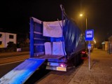 Pijany kierowca ciężarówki szarżował na drodze z Inowrocławia do Bydgoszczy. Z naczepy wypadł mu towar