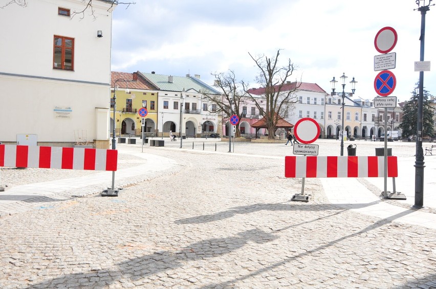 Samochody nie wrócą na wschodnią pierzeję Rynku w Krośnie? Decyzja zapadnie po przebudowie kanalizacji
