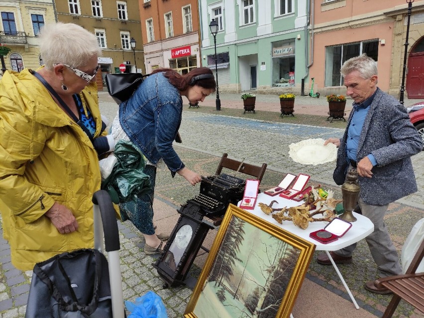 Giełda staroci na Rynku w Wałbrzychu w nowej odsłonie. Od teraz co sobotę [ZDJĘCIA]