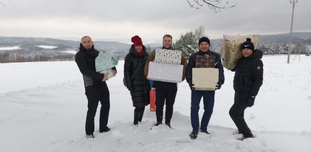 W ramach Szlachetnej Paczki wolontariusze z Przemyśla zawieźli pomoc seniorce z okolic Dubiecka.