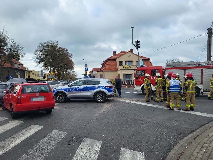 Policyjny pościg na trasie 196 pod Skokami zakończony wypadkiem z udziałem trzech aut! Znamy ustalenia policji! Kierowca trafił za kratki