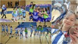 Młode piłkarki nożne Iskry Tarnów z medalem Mistrzostw Polski w futsalu. Dziewczęta wygrywały mecz za meczem z faworyzowanymi drużynami 