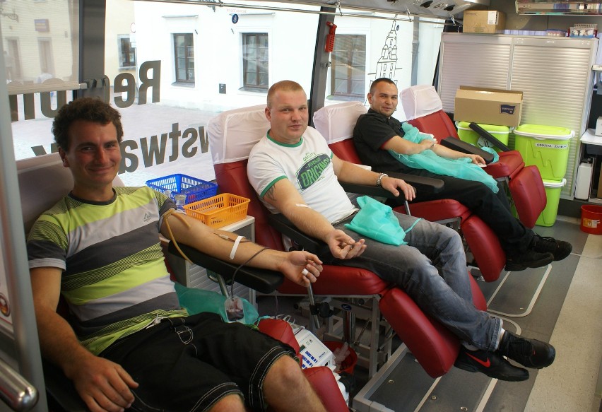 Akcja krwiodawstwa w Zamościu – oddali krew na Rynku Solnym