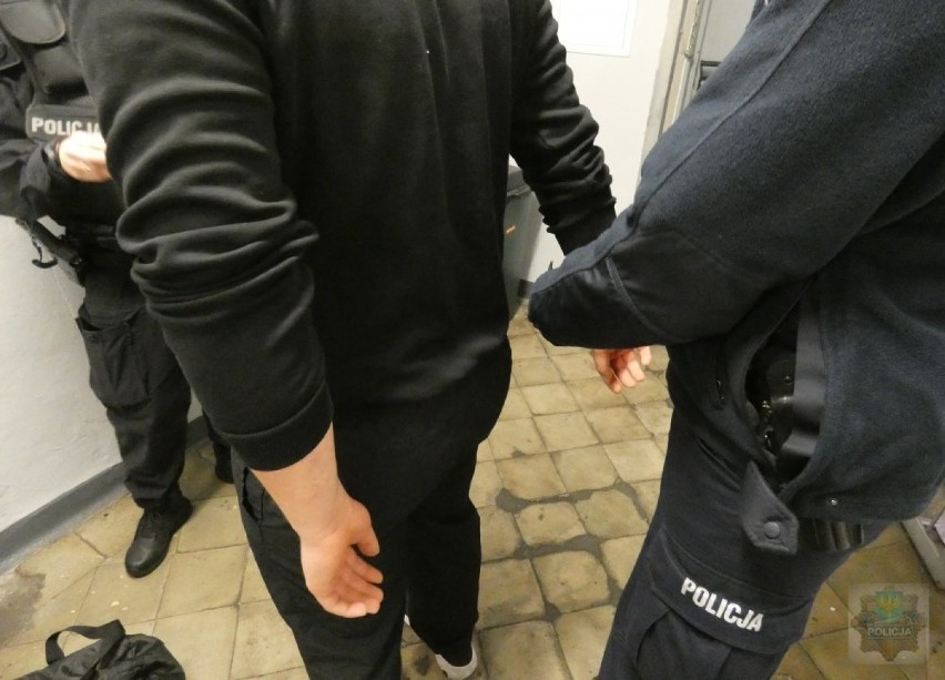 Włamania w Opolu. Kryminalni zatrzymali 35- i 39-latka podejrzanych o kradzieże w sklepie i kiosku