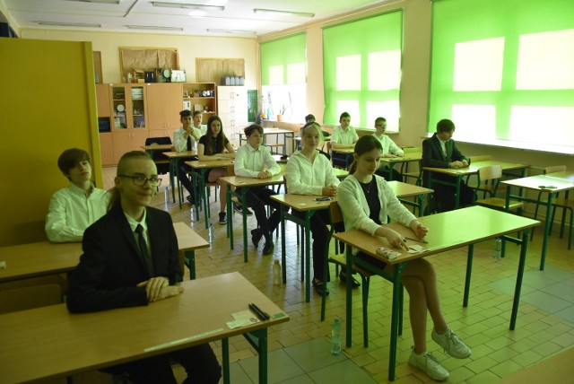 W SP nr 37 w Bielsku-Białej do egzaminu ósmoklasisty z języka polskiego przystąpiło 137 uczniów. 

Zobacz kolejne zdjęcia. Przesuwaj zdjęcia w prawo - naciśnij strzałkę lub przycisk NASTĘPNE
