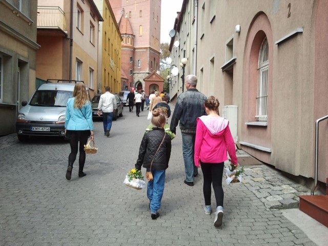 Wielkanoc w Wodzisławiu: święcenie pokarmów w kościele przy Rynku, spacer w centrum