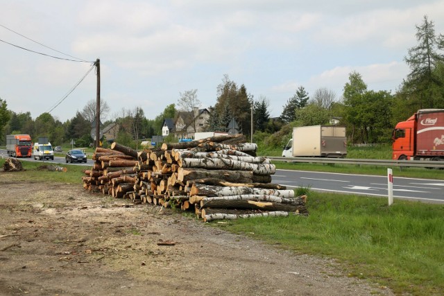 Trwa wycinka drzew przy DK 94 w Olkuszu