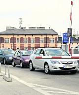 Kraków: po wprowadzeniu zmian na postoju, wjazd na parking PKP utrudniony