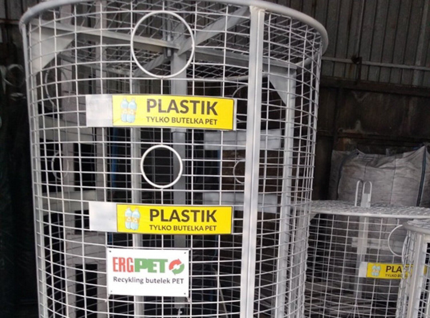 Po plastikowych korkach w Przemyślu zbierają również butelki PET. W mieście  stanęło 10 pojemników [ZDJĘCIA] | Przemyśl Nasze Miasto