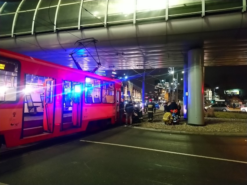 Zderzenie tramwaju z samochodem przy Galerii Bałtyckiej w...