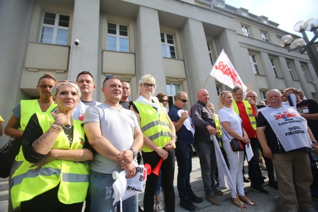 Zobacz kolejne zdjęcia. Przesuwaj zdjęcia w prawo - naciśnij strzałkę lub przycisk NASTĘPNE