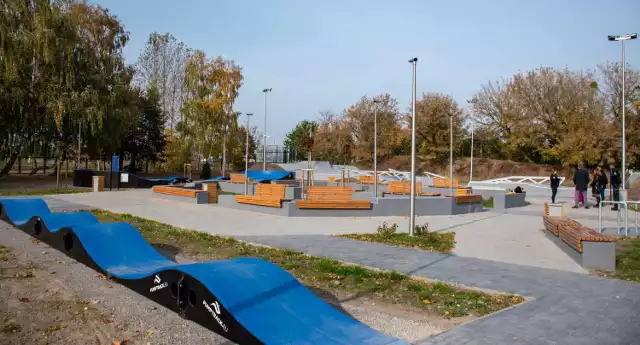 Skatepark i pumptrack powstały na terenie Szkoły Podstawowej nr 3 we Włodawie.