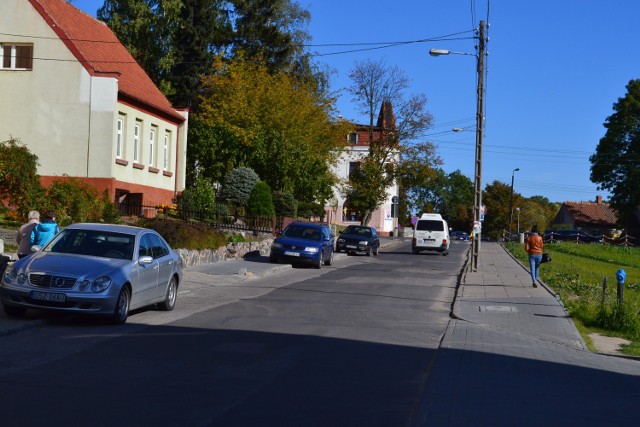 Wkrótce takie parkowanie wzdłuż ul. Baczyńskiego nie będzie już możliwe