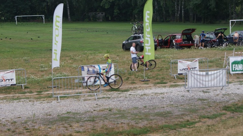 Rowerowy maraton XC wokół ruin rawskiego zamku