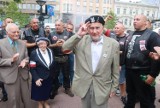 Piknik wojskowy w pasażu Schillera. Zbierano pieniądze dla Powstańców Warszawskich ZDJĘCIA