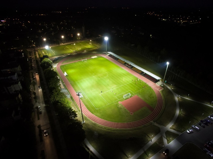 Buskie obiekty sportowe robią duże wrażenie. Wyremontowany...