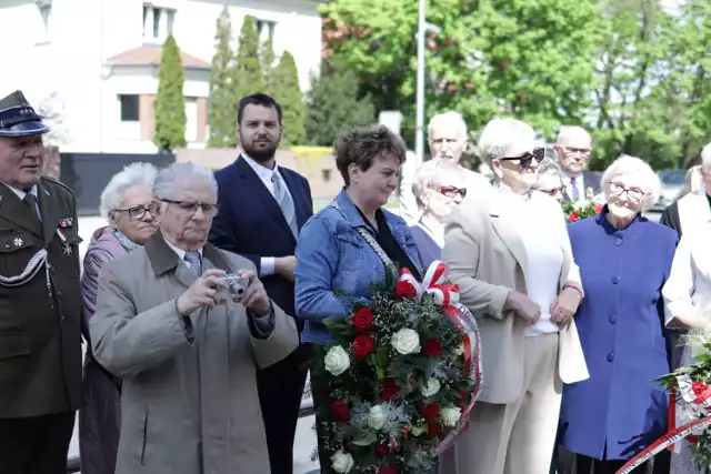 Mieszkańcy Zielonej Góry uczcili pamięć ofiar Zbrodni Katyńskiej. Uroczystość odbyła się przy obelisku przy ul. Bohaterów Westerplatte w niedzielę, 14 kwietnia