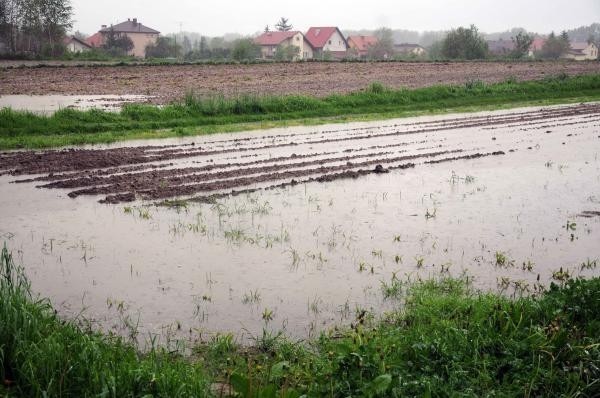 Małopolska: deszcz pada i znowu musimy walczyć o swoje domy