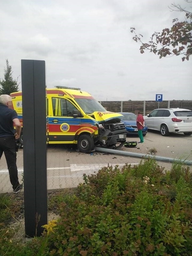 Wypadek na parkingu przed szpitalem im. Marciniaka, przy ul. Fieldorfa we Wrocławiu