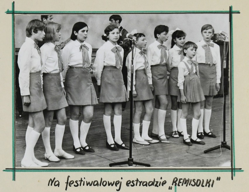 Unikatowa kronika Młodzieżowego Domu Kultury w Tomaszowie. Może znajdziecie się na fotografiach? [ZDJĘCIA]