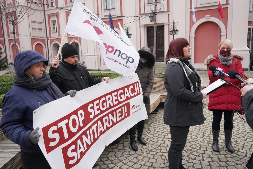 Członkowie STOP NOP chcą, by radni miejscy przyjęli uchwałę...