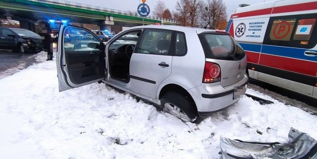 Wypadek na ul. Mikołowskiej w Mysłowicach. Dwie osoby wylądowały w szpitalu
