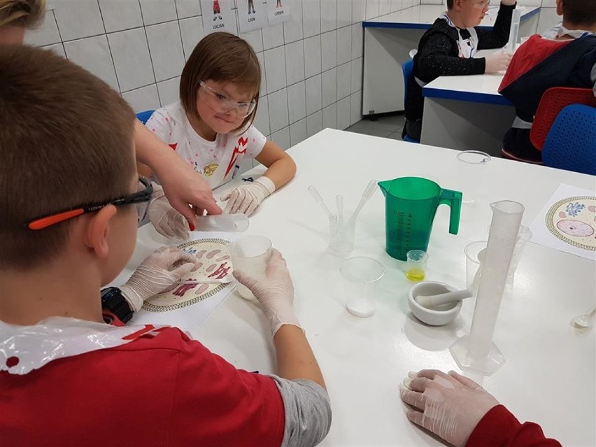 Uczniowie klasy IVb Szkoły Podstawowej nr 4 pojechali na wycieczkę do poznańskiego Parku Naukowo – Technicznego