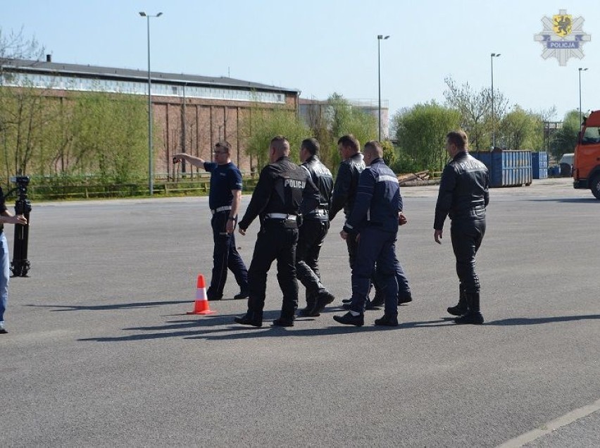 Malborscy policjanci trenowali jazdę na motocyklach