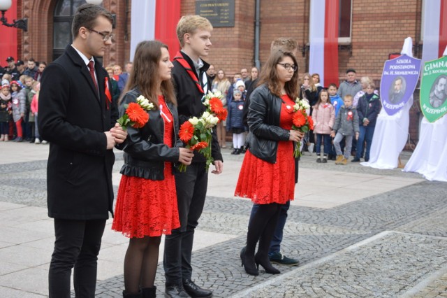 9 listopada na Placu Ratuszowym uroczyście uczczono odzyskanie niepodległości