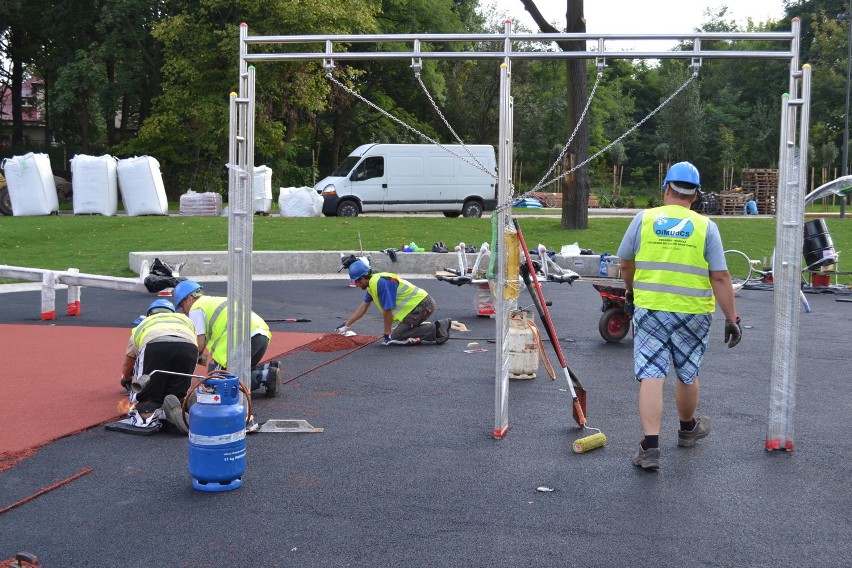 Park nad Nacyną w Rybniku: prace budowlane dobiegają końca.