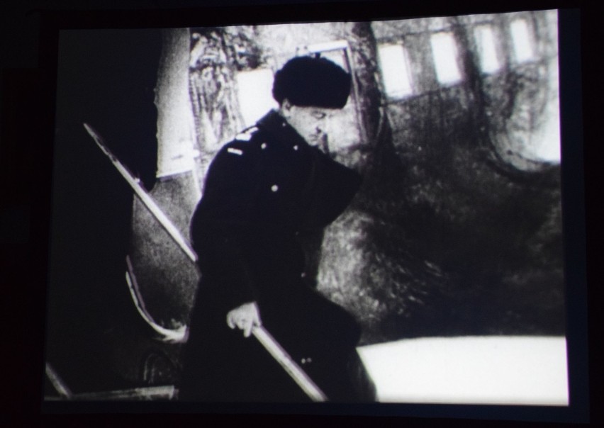 Kadr z filmu "Groby Katynia"