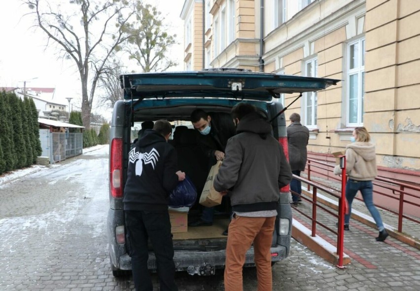 Studenci i policjanci wsparli podopiecznych hospicjum "Santa Rita" w Przemyślu [ZDJĘCIA]