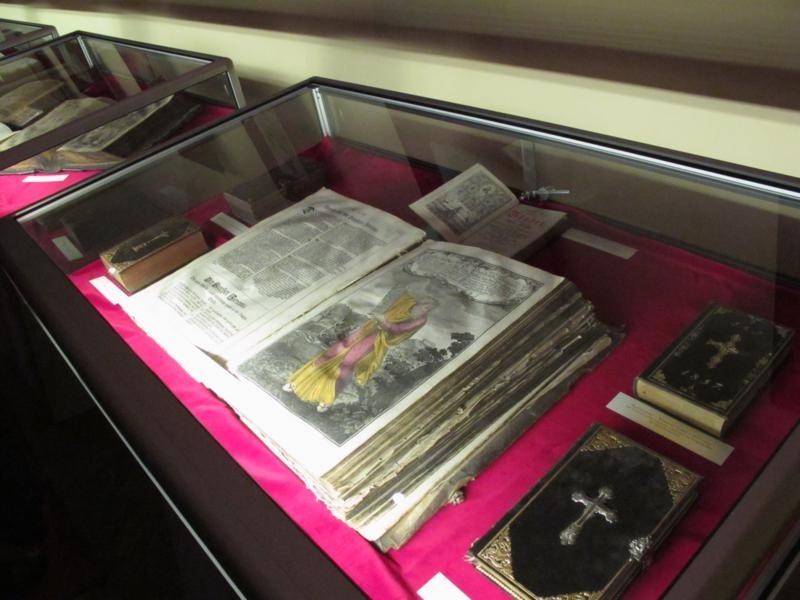 Najstarsza księga ze zbiorów pochodzi z 1555 roku